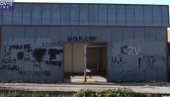 ŠIPTARI PONOVO PROVOCIRAJU SRBE: U blizini crkve u selu Batuse kod Kosova Polja osvanuli grafiti „OVK“ i Adem Jašari (VIDEO) ŠIPTARI PONOVO PROVOCIRAJU SRBE: U blizini crkve u selu Batuse kod Kosova Polja osvanuli grafiti „OVK“ i Adem Jašari (VIDEO)