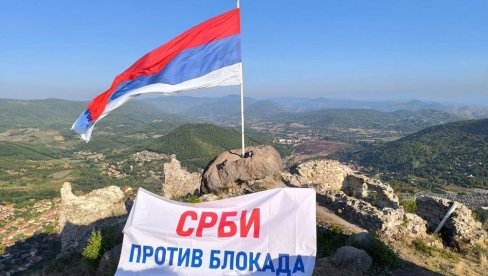 СРБИ СА КИМ ПОКАЗАЛИ ШТА МИСЛЕ О ДОГАЂАЈИМА У ЦЕНТРАЛНОЈ СРБИЈИ: На Звечанској тврђави поносно се вијори српска тробојка (ФОТО/ВИДЕО) СРБИ СА КИМ ПОКАЗАЛИ ШТА МИСЛЕ О ДОГАЂАЈИМА У ЦЕНТРАЛНОЈ СРБИЈИ: На Звечанској тврђави поносно се вијори српска тробојка (ФОТО/ВИДЕО)