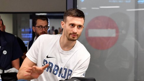 ЗВЕЗДА У ПРОБЛЕМУ: Дубаи објавио, враћа се Алекса Аврамовић