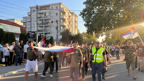 ВУЧИЋ У БОРЧИ С НАРОДОМ: Грађани против блокада (ФОТО/ВИДЕО) ВУЧИЋ У БОРЧИ С НАРОДОМ: Грађани против блокада (ФОТО/ВИДЕО)