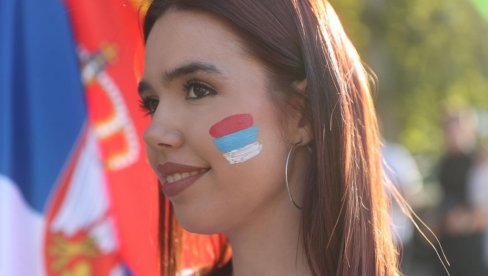 БОРЧА ПРОТИВ БЛОКАДА: Погледајте фотографије са народног скупа (ФОТО)