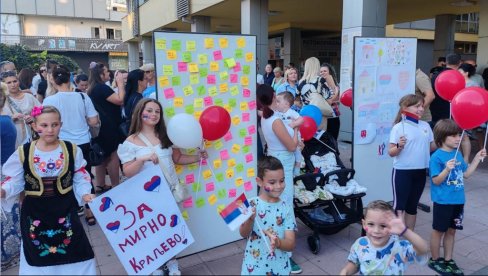 NAJLEPŠE SLIKE IZ SRBIJE: Deca ulepšala skupove građana protiv blokada (FOTO) NAJLEPŠE SLIKE IZ SRBIJE: Deca ulepšala skupove građana protiv blokada (FOTO)