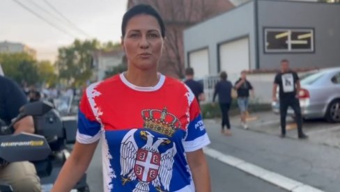 KVADOM DOŠLA NA SKUP U BORČU: Ovde sam sa suprugom, borimo se protiv blokada (VIDEO) KVADOM DOŠLA NA SKUP U BORČU: Ovde sam sa suprugom, borimo se protiv blokada (VIDEO)