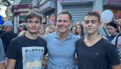 СИНИША МАЛИ СА ГРАЂАНИМА ПРОТИВ БЛОКАДА У ЗЕМУНУ: Борићемо се за Србију управо на овај начин, миром и стабилношћу! (ФОТО/ВИДЕО) СИНИША МАЛИ СА ГРАЂАНИМА ПРОТИВ БЛОКАДА У ЗЕМУНУ: Борићемо се за Србију управо на овај начин, миром и стабилношћу! (ФОТО/ВИДЕО)