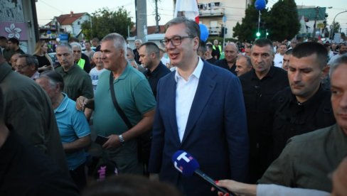 ВУЧИЋ У БОРЧИ С НАРОДОМ: Људи у Србији хоће стабилност (ФОТО/ВИДЕО) ВУЧИЋ У БОРЧИ С НАРОДОМ: Људи у Србији хоће стабилност (ФОТО/ВИДЕО)