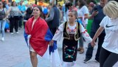 ВЕСЕЛО У КРАЉЕВУ: Грађани заиграли коло на скупу против блокада (ФОТО/ВИДЕО) ВЕСЕЛО У КРАЉЕВУ: Грађани заиграли коло на скупу против блокада (ФОТО/ВИДЕО)