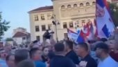 БЛОКАДЕРИ У ЧАЧКУ ЖЕЛЕ ДА ИЗАЗОВУ ГРАЂАНСКИ РАТ: Напали грађане против блокада на мирном скупу! Мрзе свакога ко мисли другачије од њих