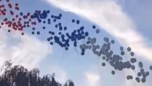 PRELEP PRIZOR U BORČI: Nebo prekrili baloni u bojama srpske trobojke - hiljade građana protiv blokada (VIDEO)