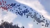 ПРЕЛЕП ПРИЗОР У БОРЧИ: Небо прекрили балони у бојама српске тробојке - хиљаде грађана против блокада (ВИДЕО)