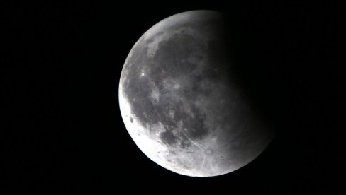 POGLEDAJTE POMRAČENJE MESECA IZNAD SRBIJE: Spektakl na nebu koji svi mogu da posmatraju golim okom (FOTO/VIDEO)