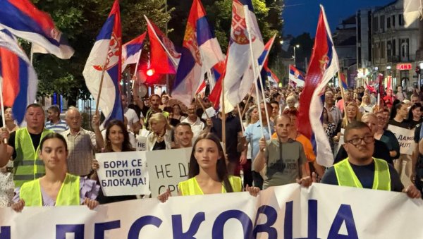 МИ СМО ЗА РАД, НЕ ЗА НАСИЉЕ: Пристојна Србија јуче јасно рекла да не жели блокаде - Желе да се врате нормалном животу (ВИДЕО) МИ СМО ЗА РАД, НЕ ЗА НАСИЉЕ: Пристојна Србија јуче јасно рекла да не жели блокаде - Желе да се врате нормалном животу (ВИДЕО)