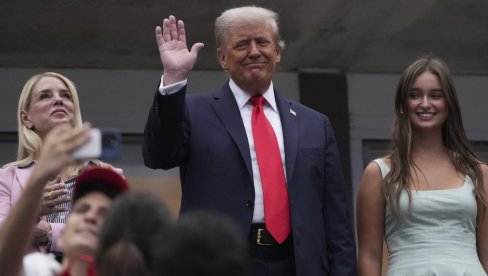 ДОНАЛД ТРАМП ДОШАО СА УНУКОМ НА ФИНАЛЕ УС ОПЕНА И НАСТАО ХАОС: Овако нешто се до сада никад није догодило!