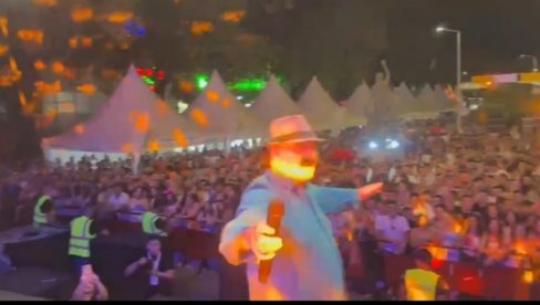 SVI REKORDI PADAJU: Haris DŽinović u Severnoj Makedoniji pred 50 hiljada ljudi pokazao zašto je legenda muzike (FOTO) SVI REKORDI PADAJU: Haris DŽinović u Severnoj Makedoniji pred 50 hiljada ljudi pokazao zašto je legenda muzike (FOTO)