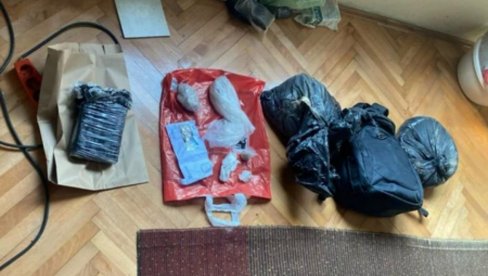 POLICIJA PRETRESLA STANOVE I AUTOMOBILE U BEOGRADU: Uhapšena dva dilera (FOTO)