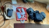 ПОЛИЦИЈА ПРЕТРЕСЛА СТАНОВЕ И АУТОМОБИЛЕ У БЕОГРАДУ: Ухапшена два дилера (ФОТО) ПОЛИЦИЈА ПРЕТРЕСЛА СТАНОВЕ И АУТОМОБИЛЕ У БЕОГРАДУ: Ухапшена два дилера (ФОТО)