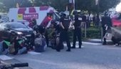 ОВАКО ТО РАДИ ЕУ ПОЛИЦИЈА: Директно бибер спреј у очи и девојкама и мушкарцима - Па нека пробају да блокирају саобраћај! (ВИДЕО)
