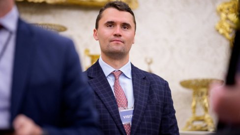 UPUCAN TRAMPOV SARADNIK: Čarli Kirk ranjen u Juti (VIDEO)