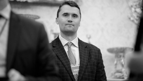 САРАДНИК ДОНАЛДА ТРАМПА ПОДЛЕГАО РАНАМА: Преминуо Чарли Кирк САРАДНИК ДОНАЛДА ТРАМПА ПОДЛЕГАО РАНАМА: Преминуо Чарли Кирк