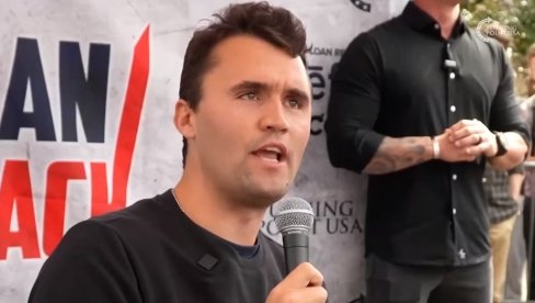 PRETILI SU MU SMRĆU: Čarli Kirk upozoravao na opasnosti pokreta Antifa i govorio o tome šta sve proživljava (VIDEO) PRETILI SU MU SMRĆU: Čarli Kirk upozoravao na opasnosti pokreta Antifa i govorio o tome šta sve proživljava (VIDEO)