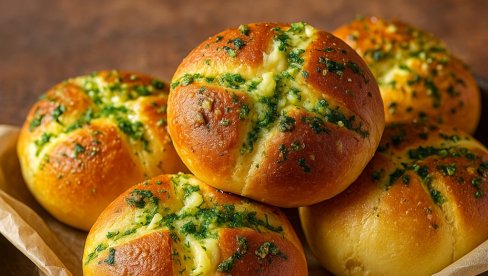 ROLNICE SA BELIM LUKOM I SIROM: Recept za mirisne rolnice ROLNICE SA BELIM LUKOM I SIROM: Recept za mirisne rolnice