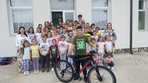 BICIKL SVAKOM ĐAKU KOJI PROČITA 50 KNJIGA: Od stranica do pedala BICIKL SVAKOM ĐAKU KOJI PROČITA 50 KNJIGA: Od stranica do pedala