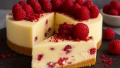 ČIZKEJK: Recept za čizkejk sa malinama i belom čokoladom