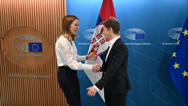 ОДЛИЧАН, ОТВОРЕН САСТАНАК СА ПРЕДСЕДНИЦОМ ЕП: Брнабић након разговора са Робертом Мецолом у Бриселу (ВИДЕО) ОДЛИЧАН, ОТВОРЕН САСТАНАК СА ПРЕДСЕДНИЦОМ ЕП: Брнабић након разговора са Робертом Мецолом у Бриселу (ВИДЕО)