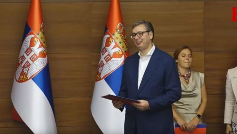 SPREMNI SMO IZDVOJIMO I VIŠE NOVCA ZA POVRATAK NAŠIH LEKARA IZ INOSTRANSTVA Vučić: Oni znaju kako je raditi u najboljim klinikama SPREMNI SMO IZDVOJIMO I VIŠE NOVCA ZA POVRATAK NAŠIH LEKARA IZ INOSTRANSTVA Vučić: Oni znaju kako je raditi u najboljim klinikama