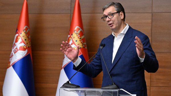 ПОРЕД РУШЕЊА ЦРКВЕ, САДА УДАРАЈУ НА ВОЈСКУ: Вучић о хистерији због војне параде (ВИДЕО)