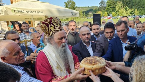 VERA BRAĆU SPAJA: Mitropolit Fotije na slavi ruskog manastira u ugljeviku VERA BRAĆU SPAJA: Mitropolit Fotije na slavi ruskog manastira u ugljeviku