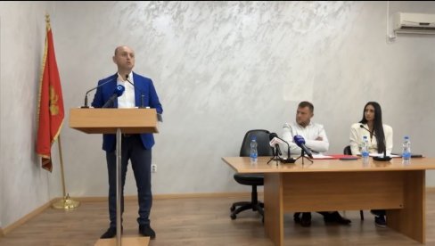 DRMA SE VLAST, PLJUŠTE PRIJAVE: Milan Knežević će od odbornika da traži napuštanje lokalne skupštine u Podgorici