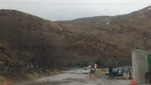 UHAPŠEN DOK JE VOZIO AUTOBUS: Na severu KiM uhapšen još jedan Srbin - Kurti nastavlja sa maltretiranjem našeg naroda UHAPŠEN DOK JE VOZIO AUTOBUS: Na severu KiM uhapšen još jedan Srbin - Kurti nastavlja sa maltretiranjem našeg naroda