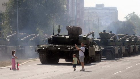ЕКСКЛУЗИВНО! Новости на увежбавању војне параде - војска ће приказати моћно наоружање (ФОТО/ВИДЕО) ЕКСКЛУЗИВНО! Новости на увежбавању војне параде - војска ће приказати моћно наоружање (ФОТО/ВИДЕО)