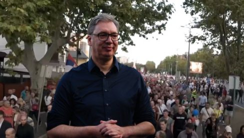 VELIČANSTVENO! Snimak dronom na skupu protiv blokada na Voždovcu gde je bio i Vučić (VIDEO) VELIČANSTVENO! Snimak dronom na skupu protiv blokada na Voždovcu gde je bio i Vučić (VIDEO)