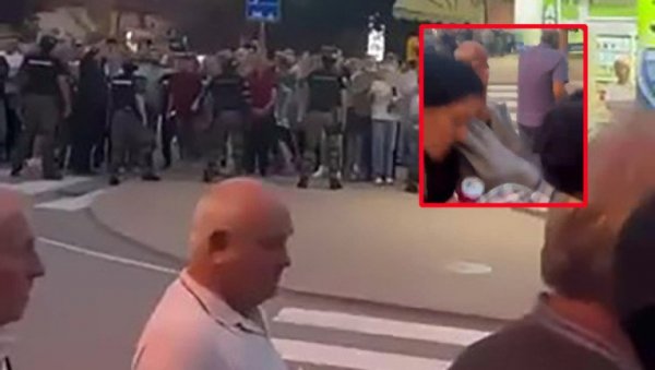 БОЛЕСНО! Блокадери у Косјерићу гађали жену каменом у главу! (ВИДЕО)