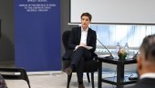 KO O ČEMU, BABA O UŠTIPCIMA Brnabić odgovorila Đilasu: Koliko samo jadan moraš da budeš da vređaš ljude koji nikoga ne mrze... KO O ČEMU, BABA O UŠTIPCIMA Brnabić odgovorila Đilasu: Koliko samo jadan moraš da budeš da vređaš ljude koji nikoga ne mrze...
