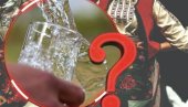 STARI SRPSKI OBIČAJI: Da li znate šta znači kada se prospe voda za putnikom? STARI SRPSKI OBIČAJI: Da li znate šta znači kada se prospe voda za putnikom?