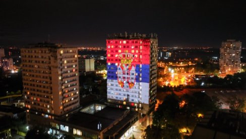 ПРОЈЕКЦИЈА ЗА ПОНОС: Српска тробојка обасјала фасаде студентских домова у Београду (ФОТО) ПРОЈЕКЦИЈА ЗА ПОНОС: Српска тробојка обасјала фасаде студентских домова у Београду (ФОТО)