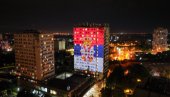 PROJEKCIJA ZA PONOS: Srpska trobojka obasjala fasade studentskih domova u Beogradu (FOTO) PROJEKCIJA ZA PONOS: Srpska trobojka obasjala fasade studentskih domova u Beogradu (FOTO)