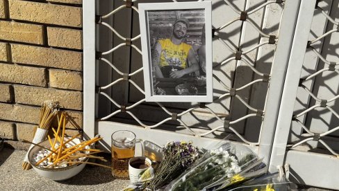 OVO JE DARKO KOJI JE UBIJEN U NIŠU: U parku u njega ispaljeno više hitaca (FOTO) OVO JE DARKO KOJI JE UBIJEN U NIŠU: U parku u njega ispaljeno više hitaca (FOTO)