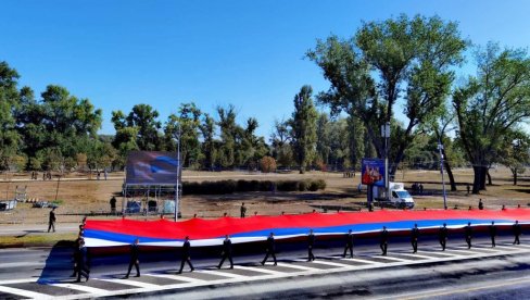 NOVOSTI NA PROBI VOJNE PARADE: U subotu građane očekuje spektakl - Vojska će izneti najdužu zastavu od 300 metara (FOTO)