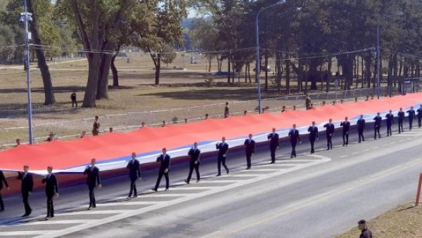 НА ВОЈНОЈ ПАРАДИ И ЗАСТАВА СРБИЈЕ ДУГА 300 МЕТАРА!: Новости са припадницима ВС, током припрема за предстојећу смотру 20. септембра НА ВОЈНОЈ ПАРАДИ И ЗАСТАВА СРБИЈЕ ДУГА 300 МЕТАРА!: Новости са припадницима ВС, током припрема за предстојећу смотру 20. септембра
