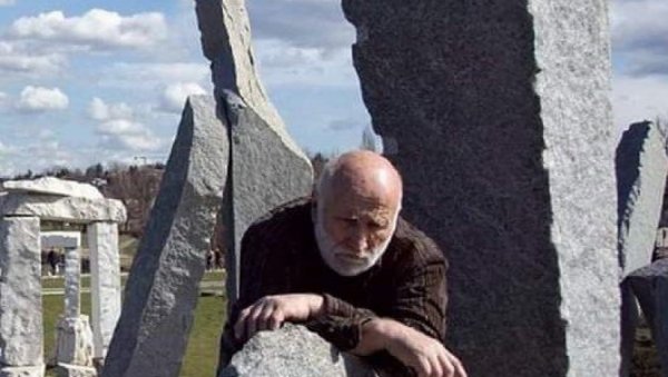 У КАМЕНУ ПРЕПОЗНАО ВЕЧНУ СНАГУ: Скуп у завичајном музеју у Даниловграду посвећен познатом црногорском вајару Ратку Вулановићу