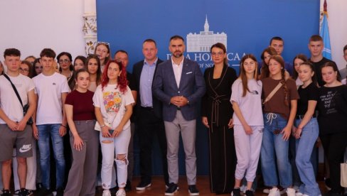 DECA SA KOSOVA I METOHIJE GOSTOVALA U NOVOSADSKOJ GRADSKOJ KUĆI: Grad nastavlja pomoć i podršku DECA SA KOSOVA I METOHIJE GOSTOVALA U NOVOSADSKOJ GRADSKOJ KUĆI: Grad nastavlja pomoć i podršku