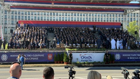 ВЕЛИЧАНСТВЕНА ВОЈНА ПАРАДА СНАГА ЈЕДИНСТВА: Велики број грађана испред Палате Србија, све спремно за спектакл (ФОТО/ВИДЕО) ВЕЛИЧАНСТВЕНА ВОЈНА ПАРАДА СНАГА ЈЕДИНСТВА: Велики број грађана испред Палате Србија, све спремно за спектакл (ФОТО/ВИДЕО)
