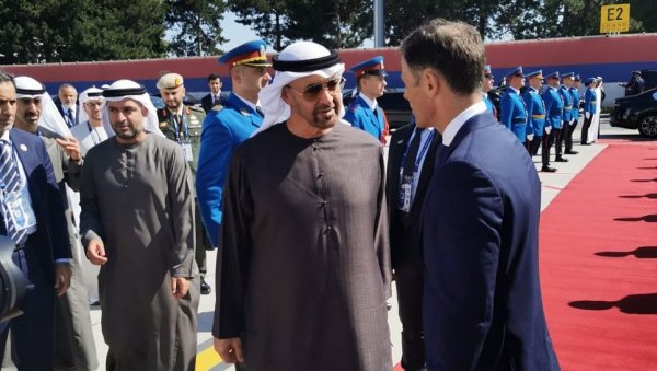 БИН ЗАЈЕД ПРИСУСТВОМ НА ВОЈНОЈ ПАРАДИ УКАЗАО ВЕЛИКУ ЧАСТ СРБИЈИ Мали: Увек ћемо са поносом дочекивати наше пријатеље из Емирата
