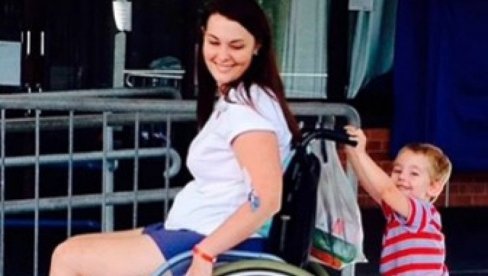 ZBOG ČETKICE ZA ŠMINKU OSTALA NEPOKRETNA: Pozajmila od drugarice i ostala nepokretna ZBOG ČETKICE ZA ŠMINKU OSTALA NEPOKRETNA: Pozajmila od drugarice i ostala nepokretna