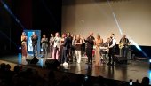 СЕЋАЊЕ НА ДАРКА РАДОВАНОВИЋА: Породица, пријатељи и колеге са естраде се окупили на хуманитарном концерту у певачеву част (ФОТО)