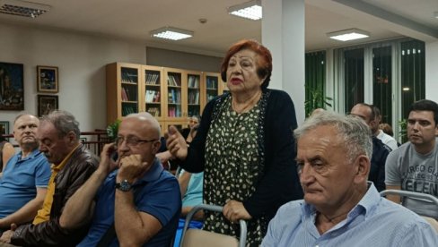 КЊИГА САБРАЛА 1100 НОСИЛАЦАЛА КАРАЂОРЂЕВЕ ЗВЕЗДЕ: Споменица међу корицама КЊИГА САБРАЛА 1100 НОСИЛАЦАЛА КАРАЂОРЂЕВЕ ЗВЕЗДЕ: Споменица међу корицама