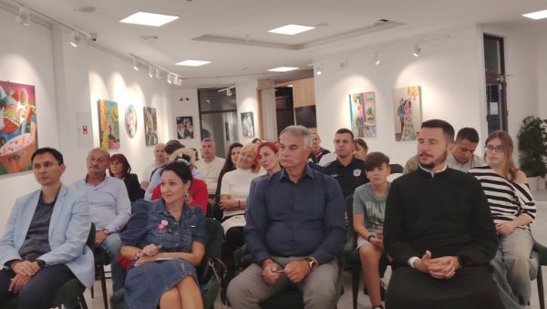КЊИГА НЕВИДЉИВИ СПАСИТЕЉИ ОКУПИЛА ЊЕНЕ ЈУНАКЕ: Људима дају најбоље од себе